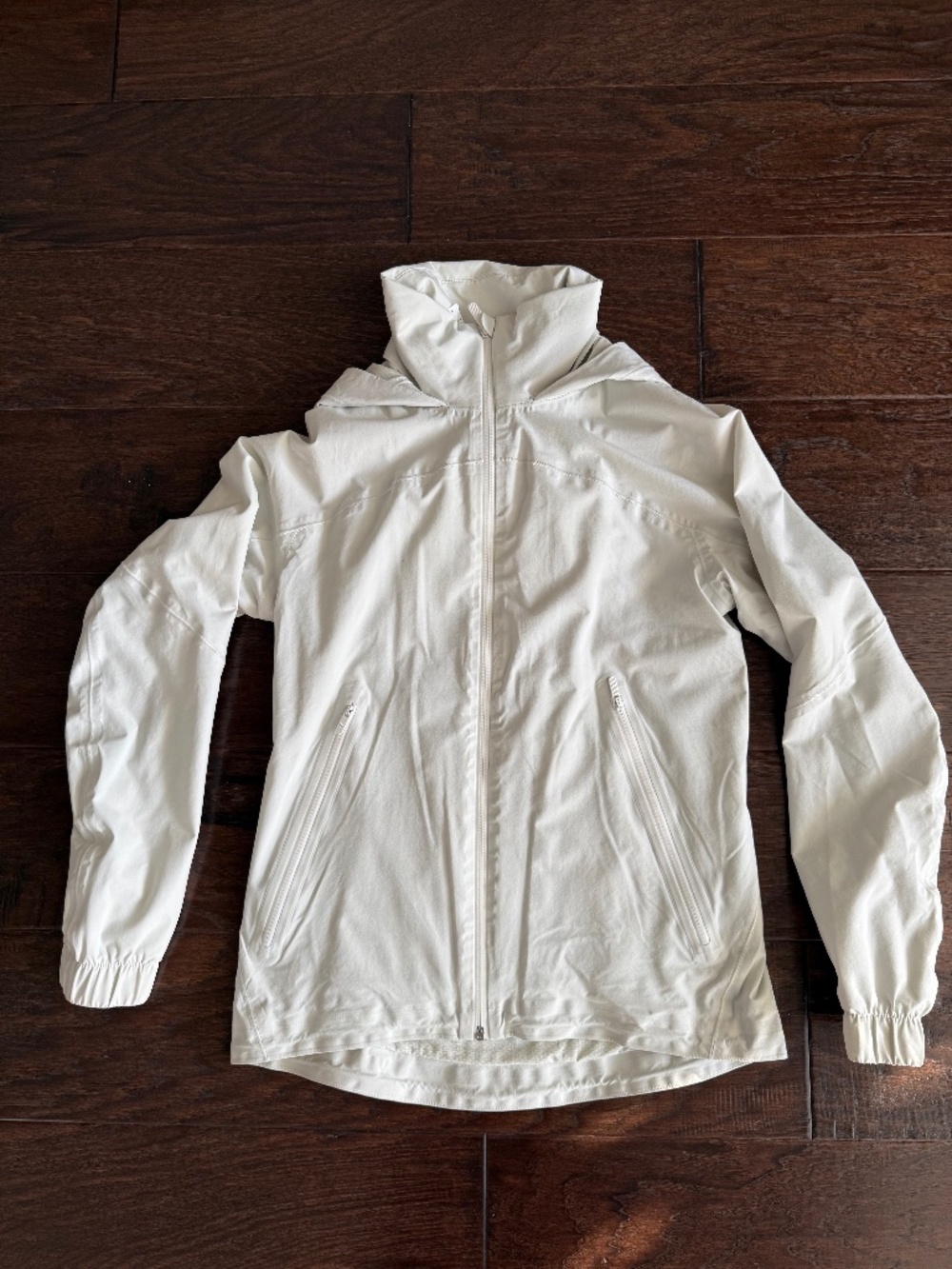 Lululemon women's rain jacket, fold away hood - size US 6